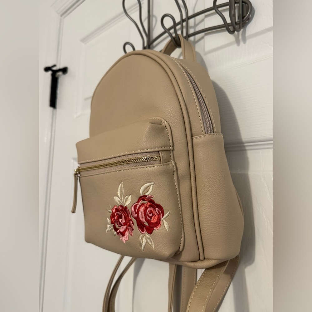 FRANCESCA'S BROOKE ROSE EMBROIDERED BACKPACK - Tan